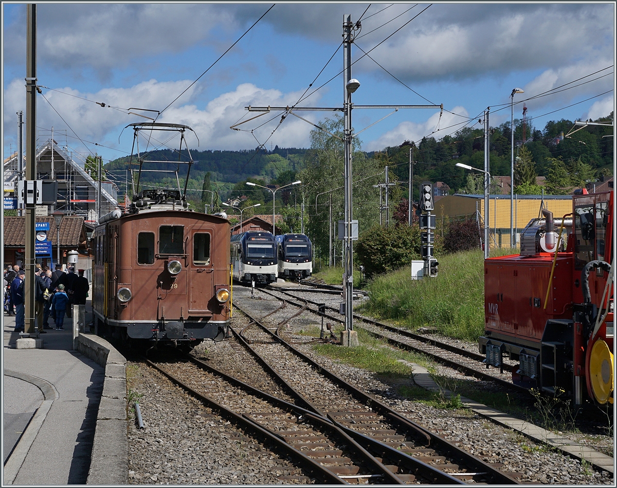 Nostalgie & Vapeur 2021 / Nostalgie & Dampf 2021 - so das Thema des diesjährigen Pfingstfestivals der Blonay Chamby Bahn, und von beidem gab es reichlich; nostalgisch präsentiert sich die BOB HGe 3/3 29 mit dem ersten Zug des am Samstagmorgen in Blonay.

22. Mai 2021