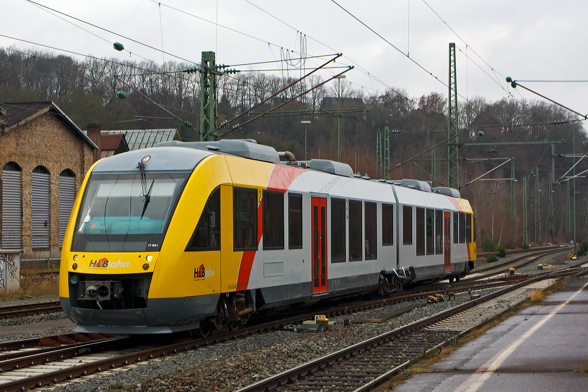 
Nun ist es soweit, an heute (14.12.2014) gab es den Fahrplanwechsel und die HLB Hessenbahn GmbH ist der Betreiber der 3LänderBahn. So fährt der VT 265 der HLB (95 80 0648 165-8 D-VCT /95 80 0648 665-7 D-VCT), ein Alstom Coradia LINT 41 ehemals der vectus Verkehrgesellschaft mbH dessen NVR-Registrierung er noch trägt, als RB 95 Au/Sieg - Siegen (HLB61655) in den Bahnhof Betzdorf/Sieg ein.