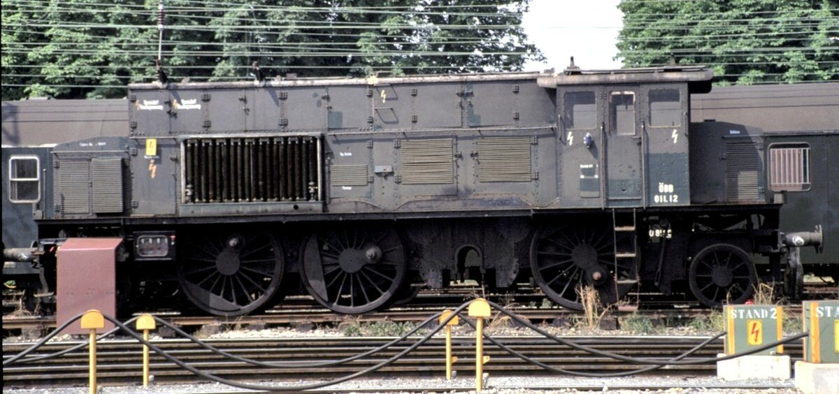 ÖBB 011.12 (ex 1073) als Heizlok in Bregenz am 15.08.1978.