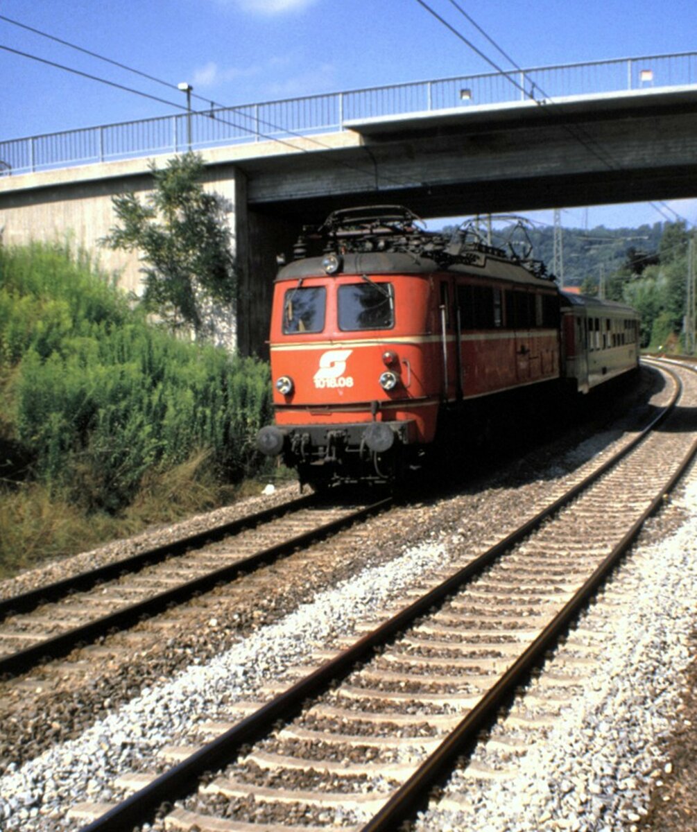 ÖBB 1018.08 in Passau am 02.08.1986.