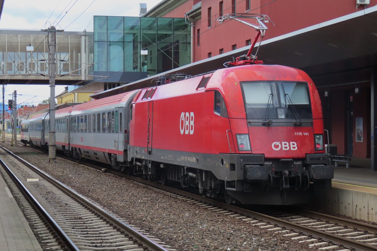 ÖBB 1116 141 steht am 15 September 2024 mit ein Kurz-IC nach Villach in Klagenfurt Hbf während Linie für Linie das ganze Eisenbahnnetz in Österreich zusammenbricht als Folgen der Tiefsturm BORIS.