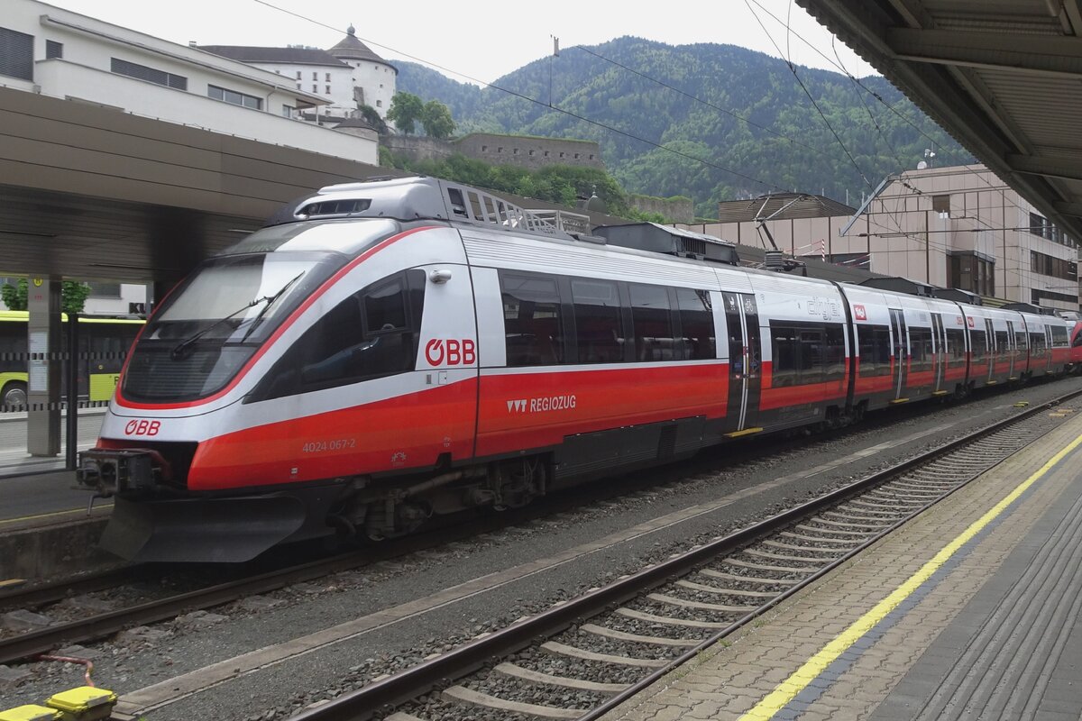�BB 4024 067 steht am 19 Mai 2023 in Kufstein und wird als S-Bahn nach Innsbruck fahren.