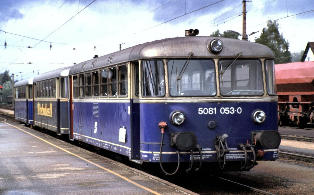 ÖBB 5081 053-0 in Schärnding am 03.05.1988.