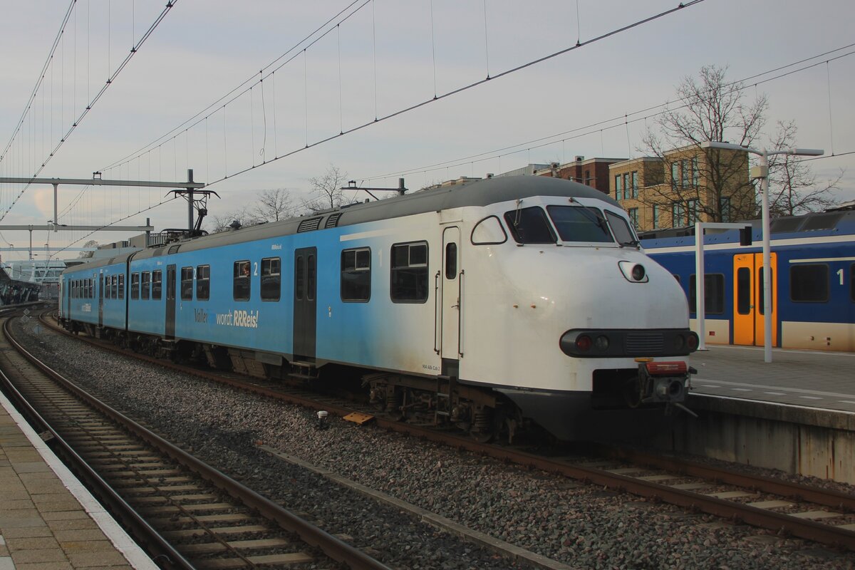 Plan V 904 der 2454CREW treft am Nachmittag von 22 November 2025 als Sonderzug in Arnhem Centraal ein.