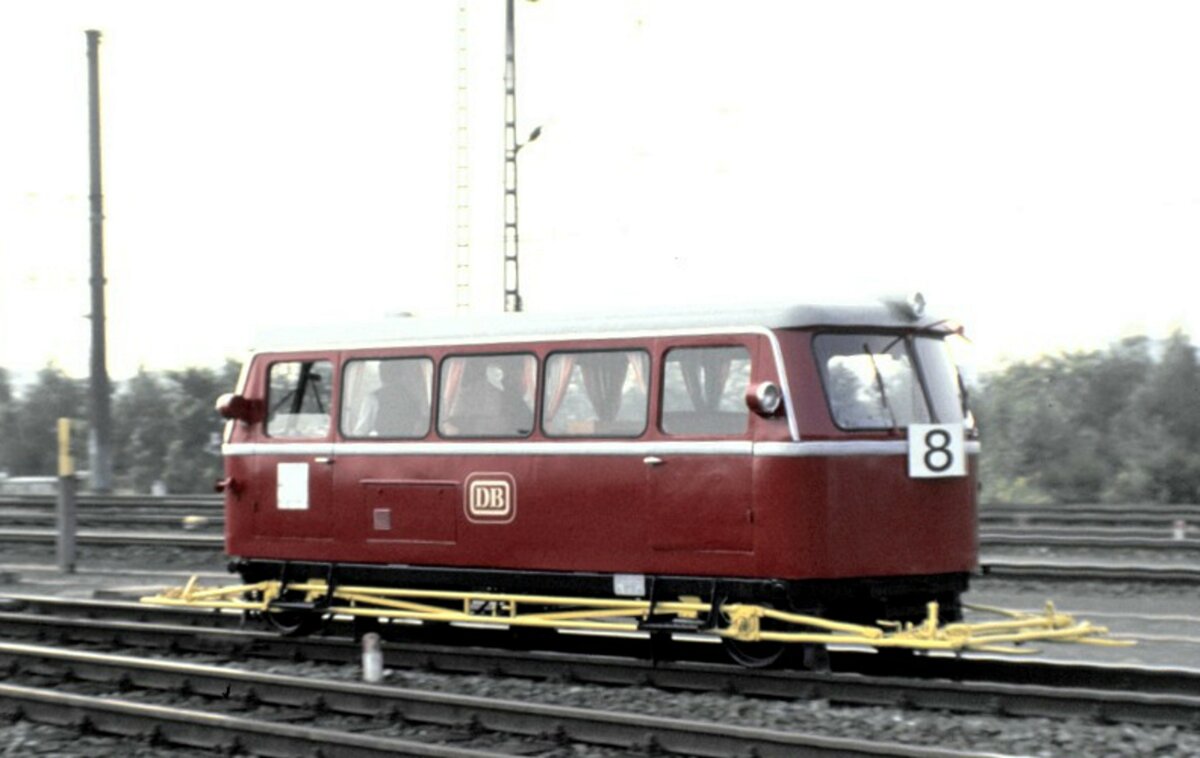 Programm-Nummer 8.1  Nummerngirl  8 der DB Kl 82-9624 Gleismessdraisine (Schienenschn�ffler) bei der Parade 150 Jahre Eisenbahn in Deutschland am 14.09.1985 in N�rnberg.