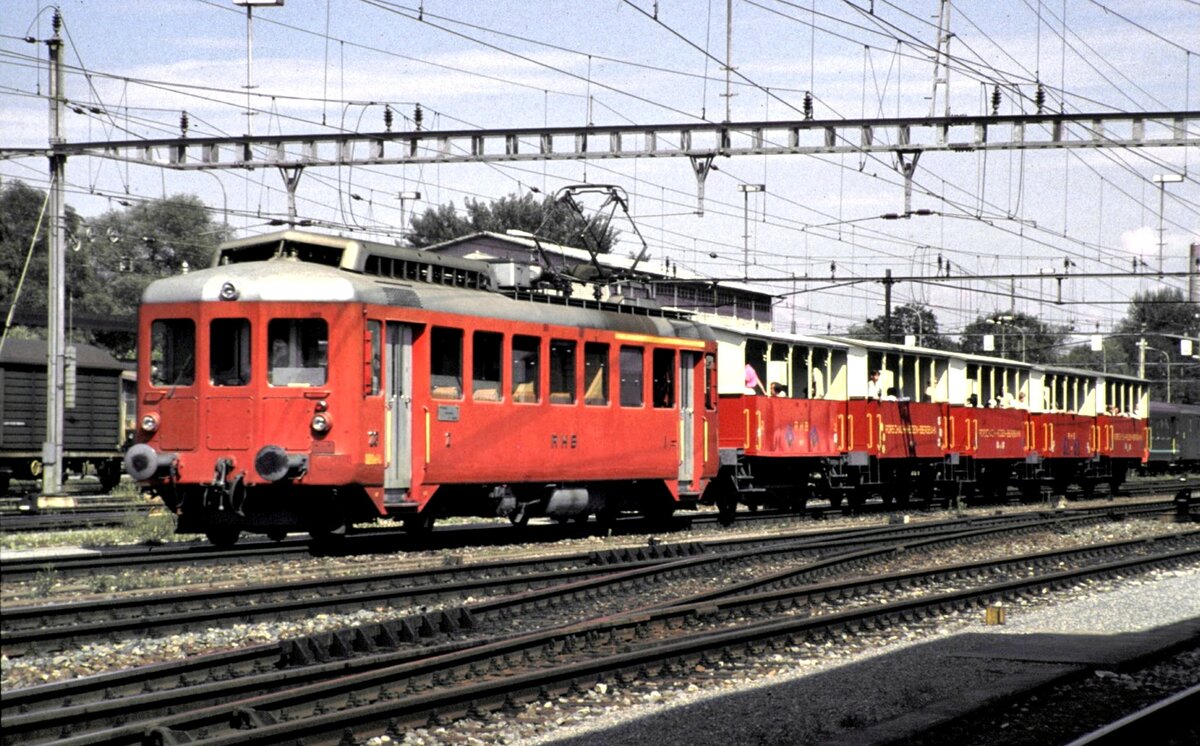 RHB ABDeh 2/4 Nr.28 mit Sommerwagenzug der Rorschach-Heiden Bahn in Rorschach im August 1991.