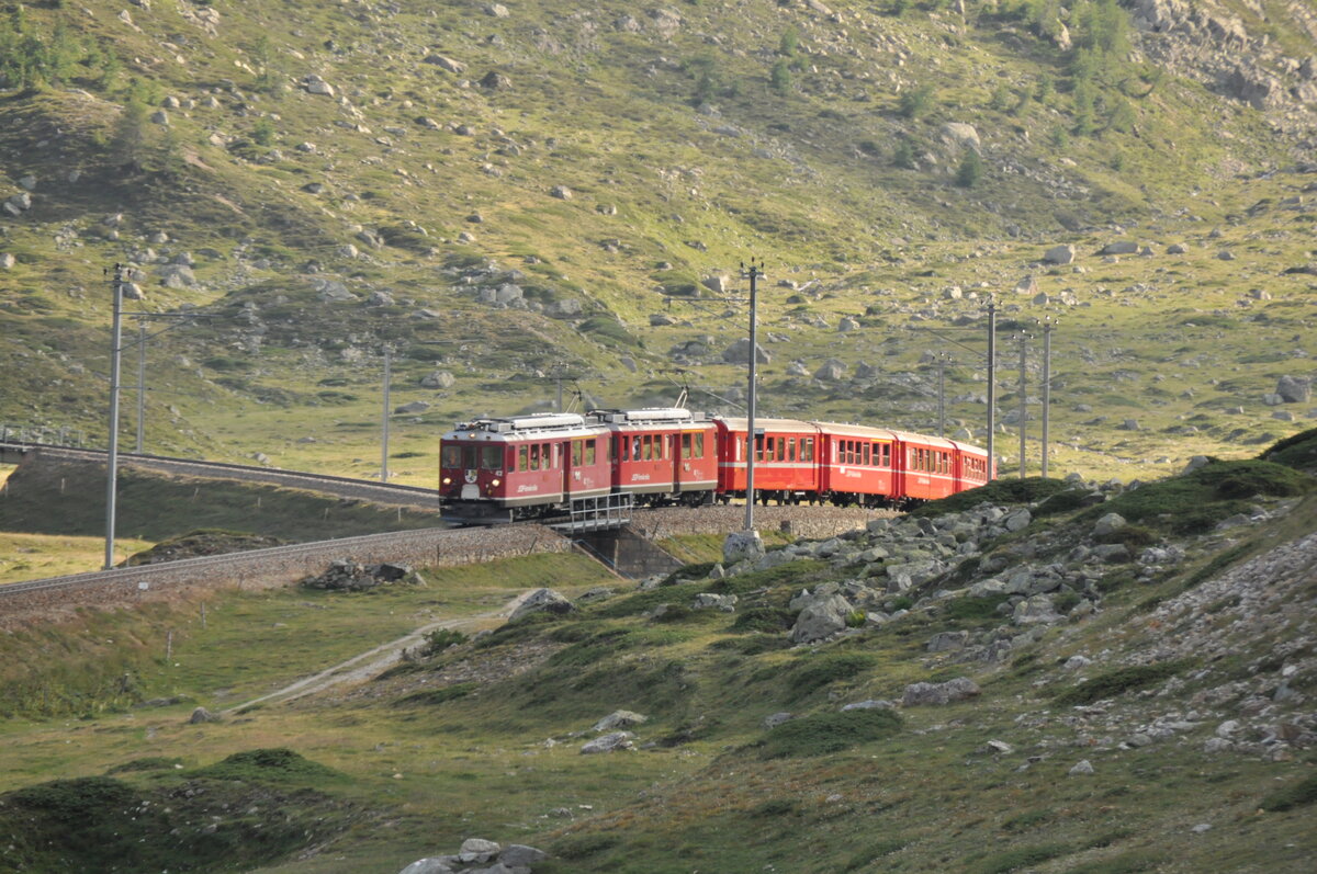 RhB ABe 4/4 Nr.41 und Nr.42 auf dem Bernina-Plateau bei Lagalp am 27.08.2009.