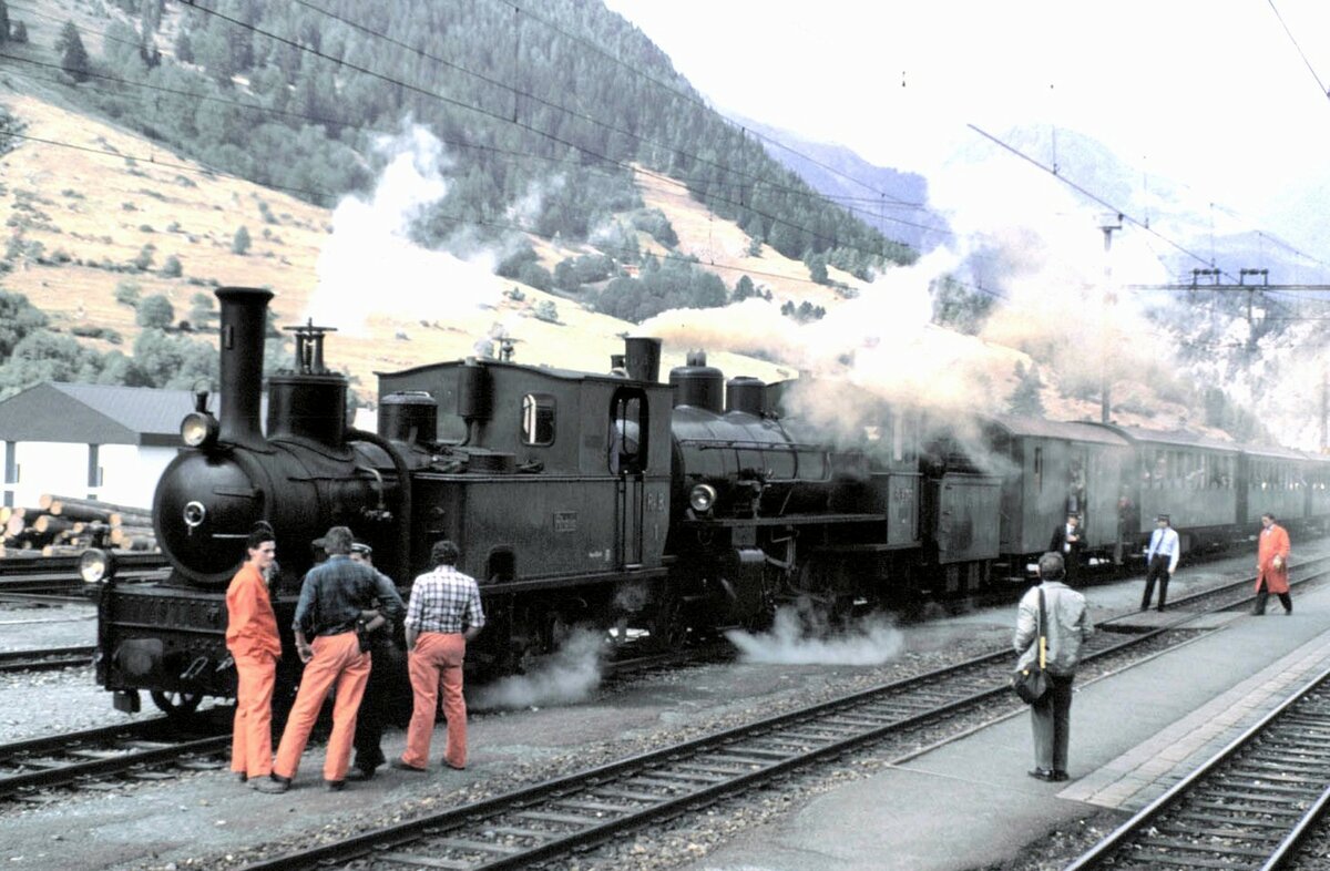 RhB G 3/4 Nr.1  Rhäthia  und G 4/5 Nr.108 in Zernez im September 1989. Jubiläumsveranstaltung.