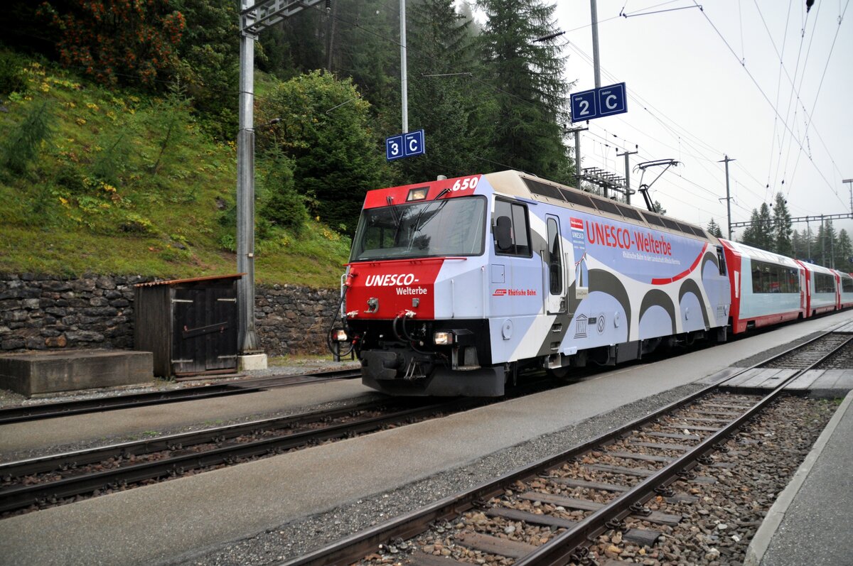 RhB Ge 4/ III Nr.650 mit Erbung für UNECO in Bergün am 29.08.2009.