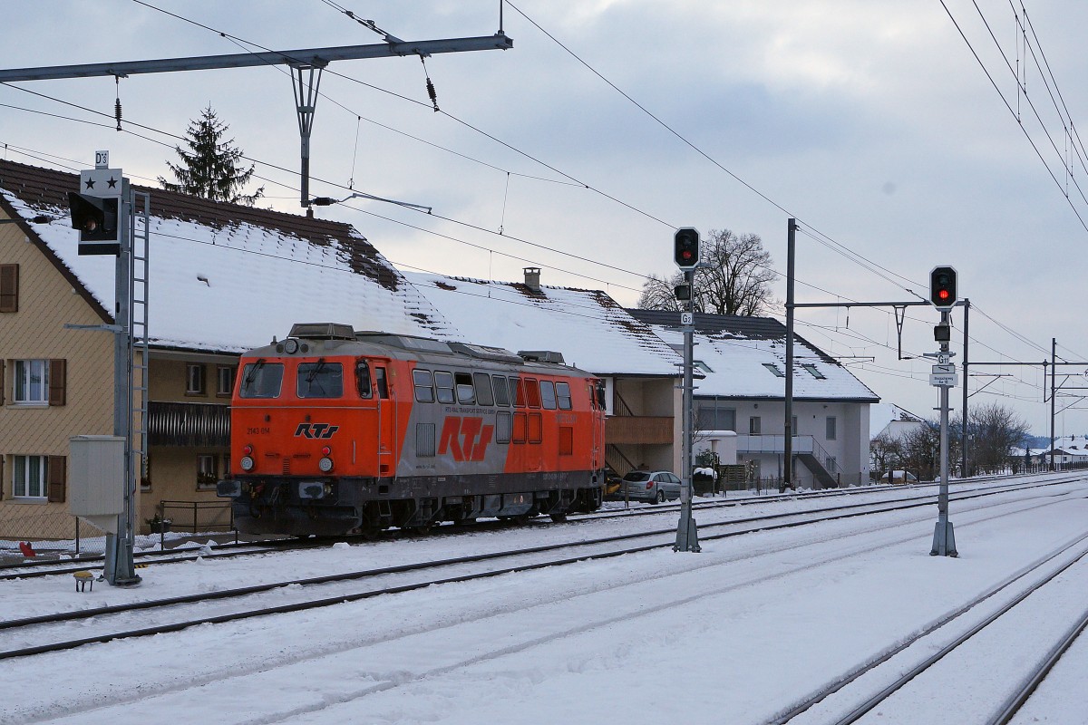 RTS: Am 4. Februar 2015 konnte per Zufall die RTS 2143 014 auf der Durchfahrt beim Bahnhof Niederbipp im Bilde festgehalten werden.
Foto: Walter Ruetsch