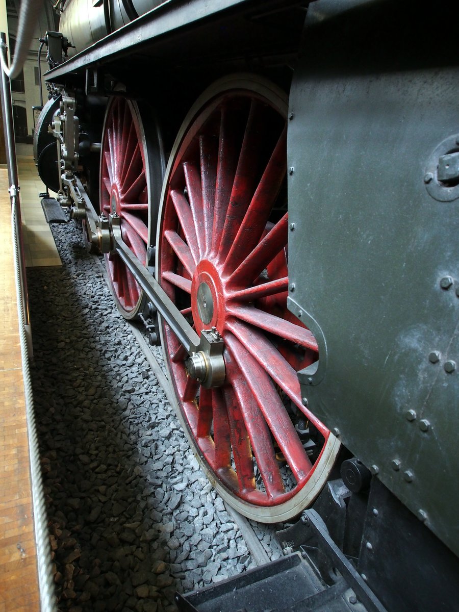 S 2/6 von Krauss Maffei im DB Museum N�rnberg am 17.08.2019. Antriebsr�der.