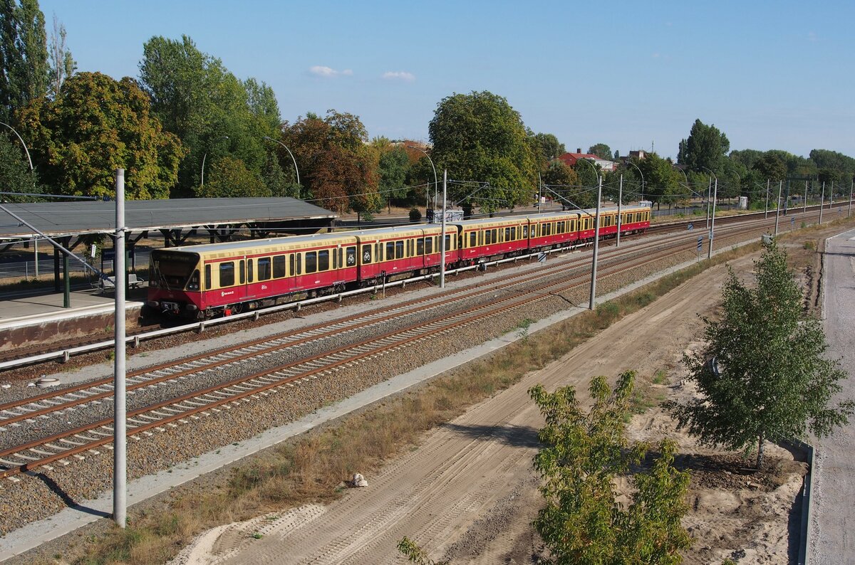 S-Bahn BR 481 im Bahnhof Betriebshof Berlin Sch�neweide am 09.09.2018.
