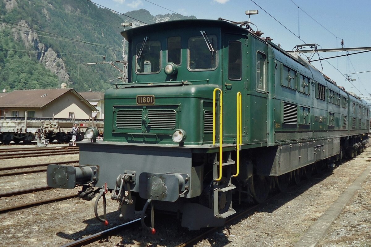 SBB 11801 macht am 6 Juni 2015 Fitnessfahrten in Erstfeld.