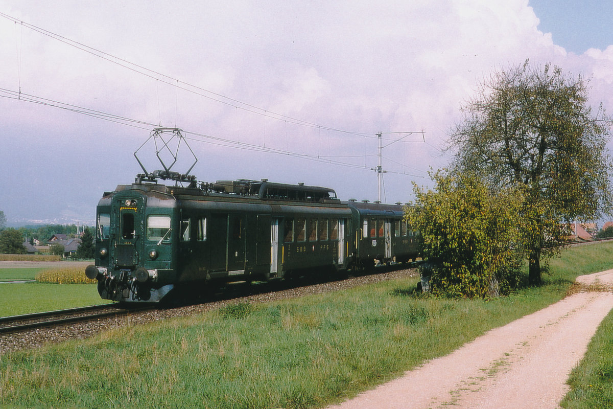 SBB BDe 4/4-Pendel als Regionalzug Solothurn - Lyss bei Büren an der Aare unterwegs im Jahre 1983. Das waren noch schöne Zeiten.
Die durchgehende Bahnlinie Solothurn-Lyss ist schon längst Geschichte.
Foto: Walter Ruetsch