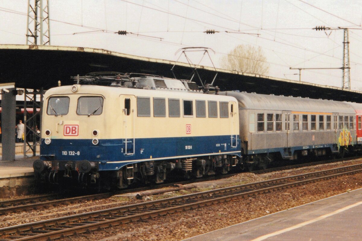 Scanbild von 110 132 in K�ln Deutz am 13 April 2000.