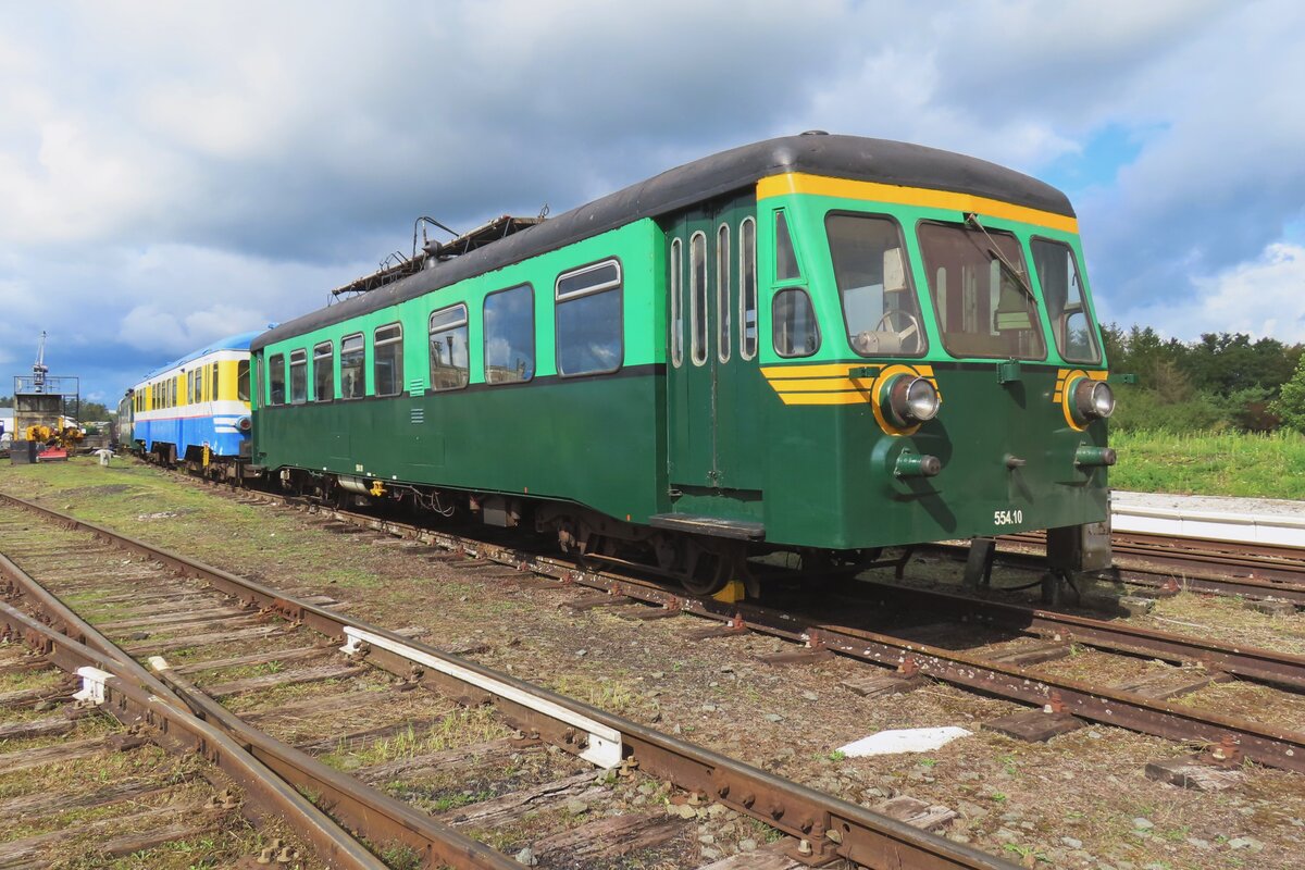 Schienenbus 554.10 steht am 23.September 2023 in Mariembourg bei der CFV3V während das 50.Jahresjubiläum. Diese Reihe wurde 1971 in die Reihe 46 (AR 46) umnumeriert. 