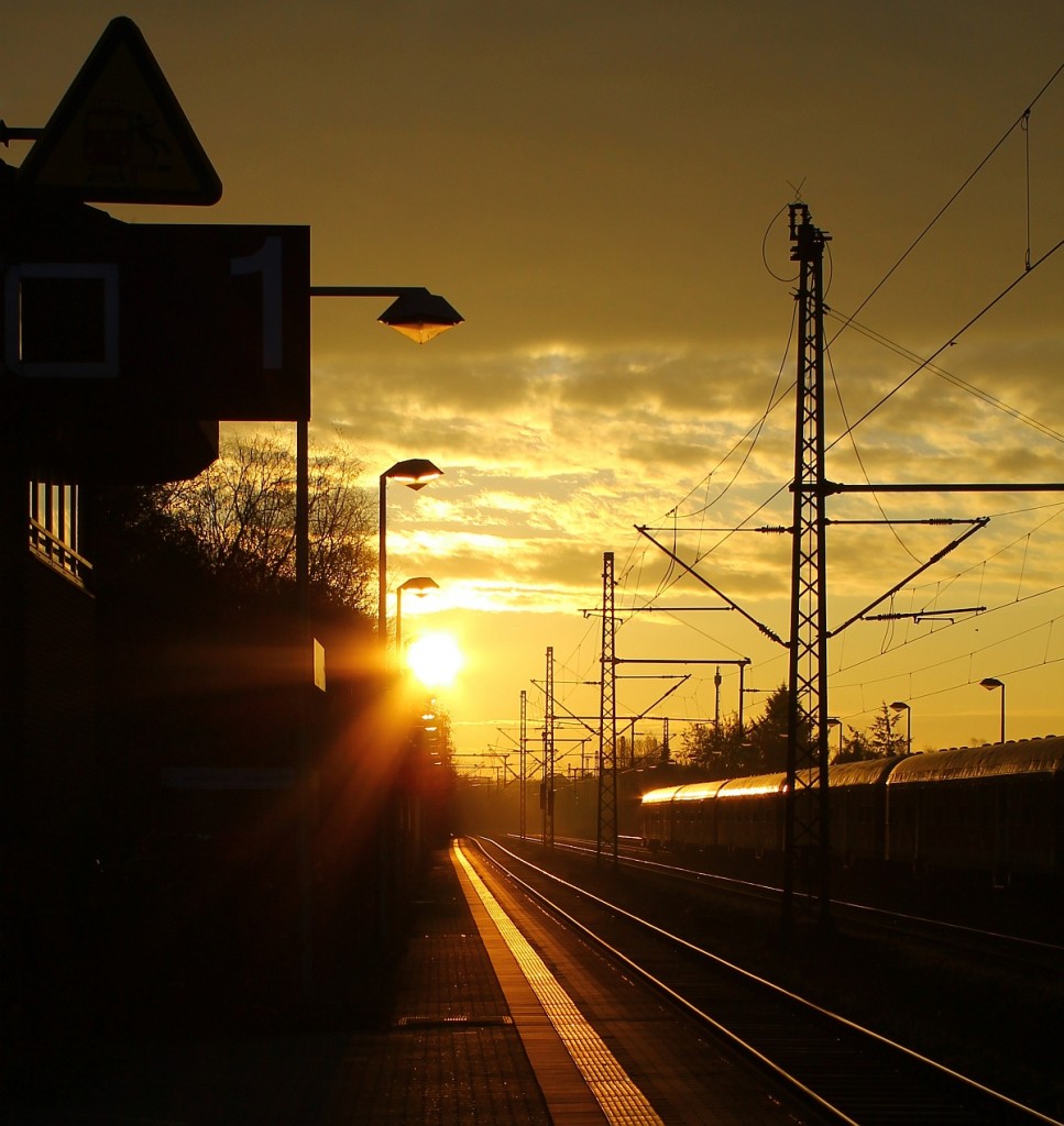 Schleswig Bahnhof gestern morgen um 08.34h, pünktlich verlässt der SH Express nach Hamburg Schleswig Richtung Hamburg. 20.11.2014