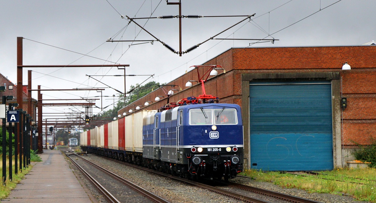 SEL 181 204-9 und SEL 181 205-6 mit ihrem Containerzug. Pattburg/DK 16.08.2024 III