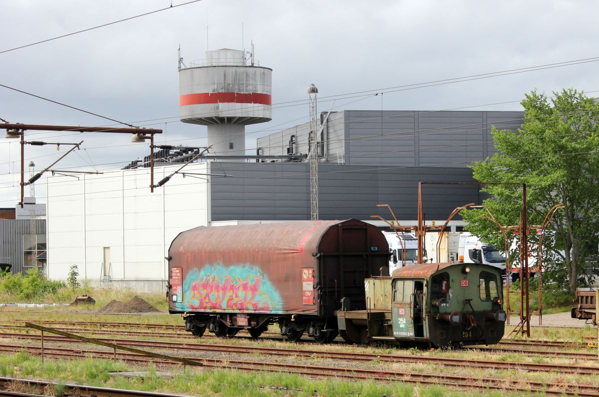 Selten zu sehen die DSB/DB K�f 254(9886 0100 254-2 DK-RSC) bei der Arbeit...Patturg 09.07.2019