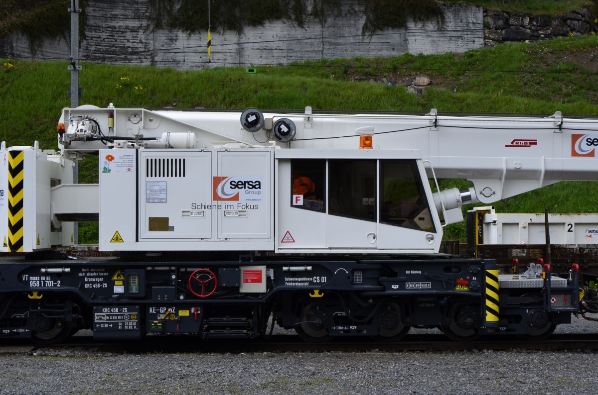 SERSA KIROW Kranwagen KRC 458-2S (Seitenansicht des F�hrerhauses), hier abgestellt in Berg�n am 11.05.2014. 