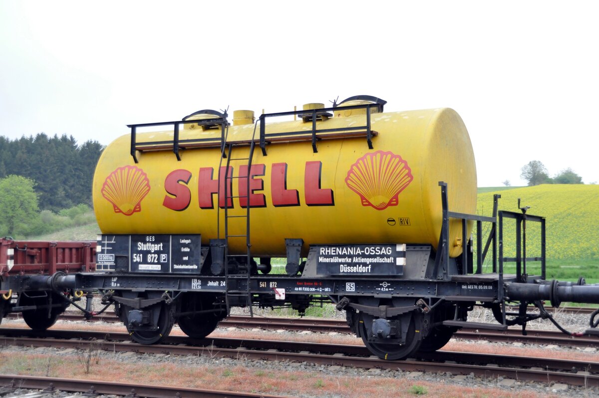 Shell Kesselwagen 2-achsig der GES Stuttgart Nr. 541 872 in Oberheuthal am 01.05.2014.