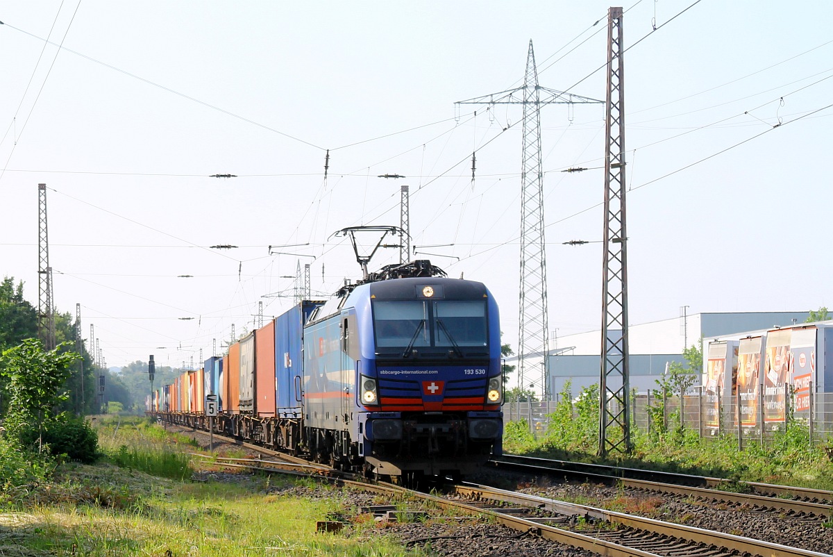 SIEAG/SBBC 193 530-3, REV/MMAL/04.03.20, mit Containerzug Abzw. Tiefenbroich 07.06.2024