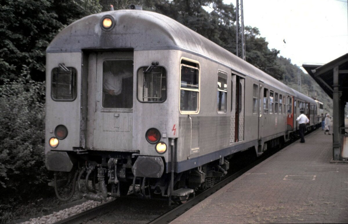 Silberling Steuerwagen der 1. Generation in Karthaus im September 1992.