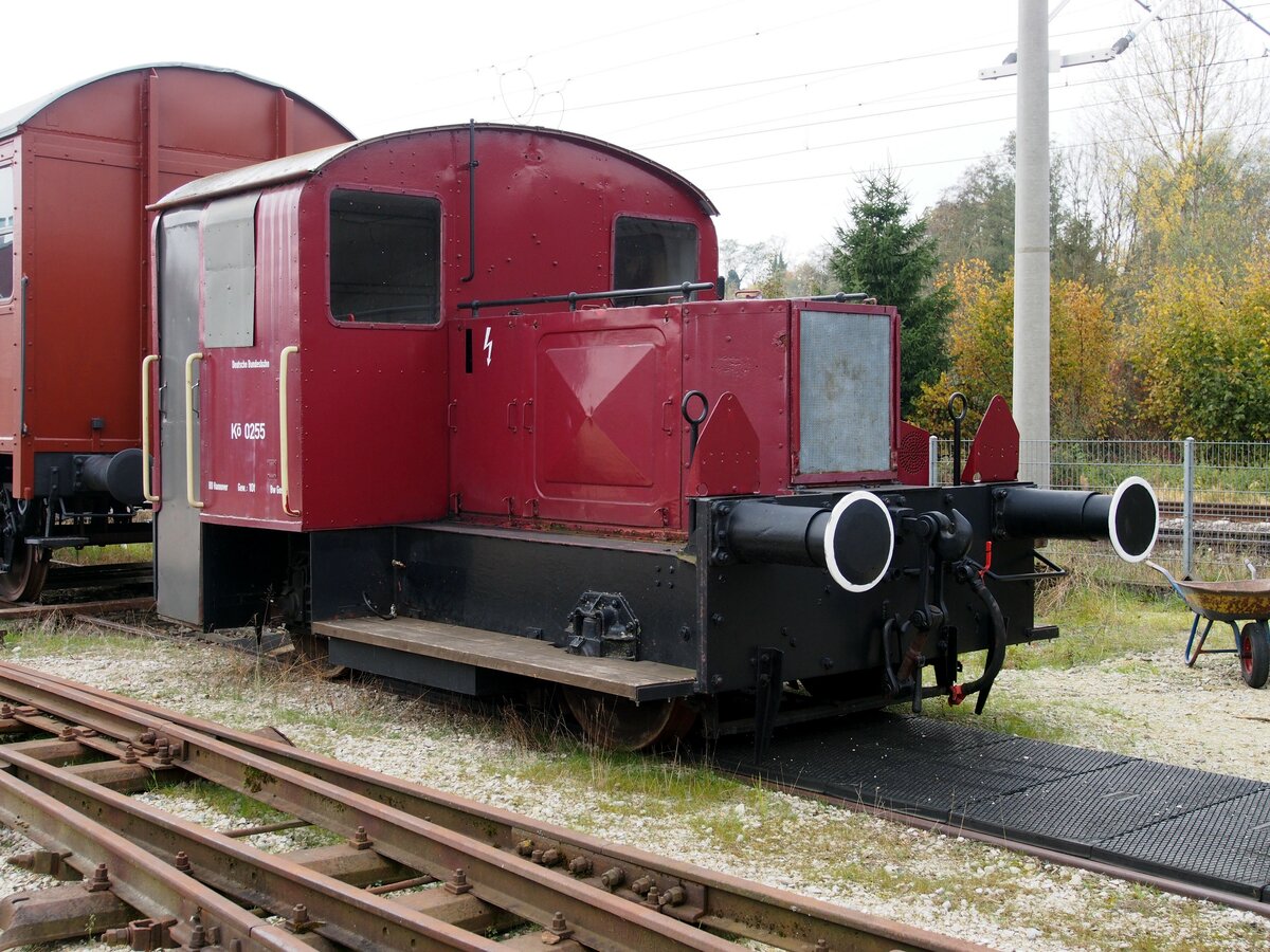 So sieht man sich wieder, ein unerwartetes Wiedersehen der Kö 0255 von Windhoff, vorgesehen für Nr. DB 311 255-4 vorgesehen, beim Öchsle in Warthausen am 24.10.2021. Am 19.06.2014 hatte ich diese Lok bei Eisenbahnmuseum in Vienenburg gesehen.
