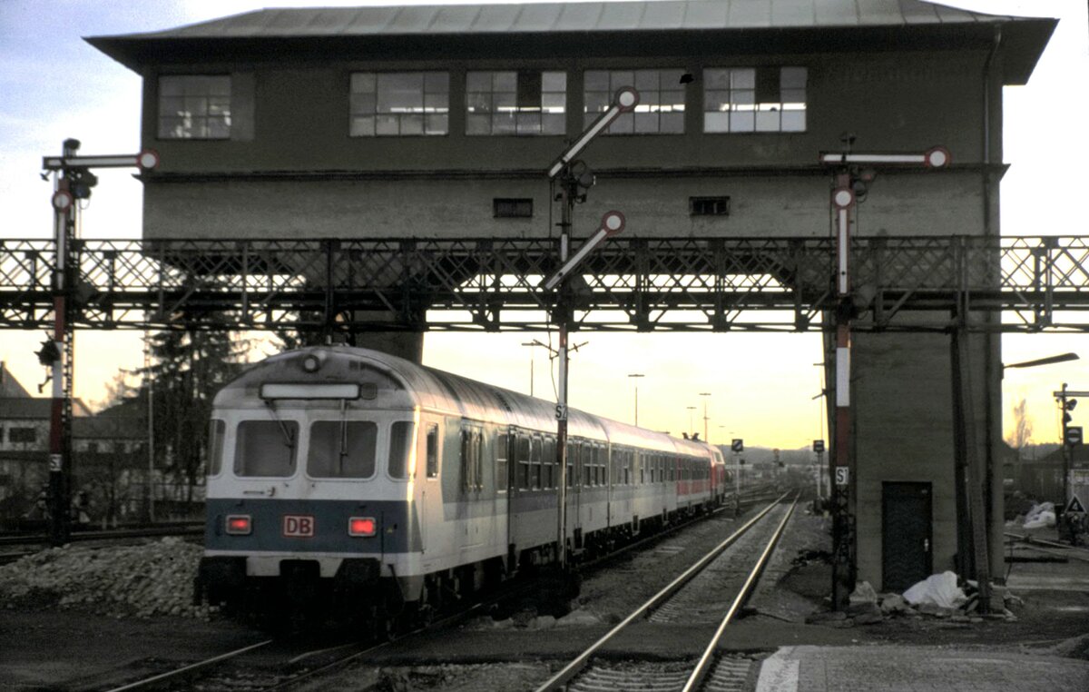 Steuerwagen Bauart Karlsruhe beim Reiterstellwerk in Memmingen am 05.01.1999.
