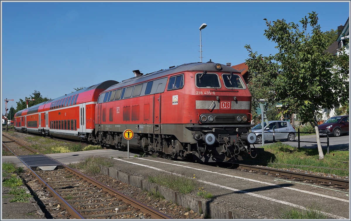 The DB V 218 435-6 erreicht mit ihre IRE nach Lindau den Bahnhof Nonnenhorn.

25. Sept. 2018