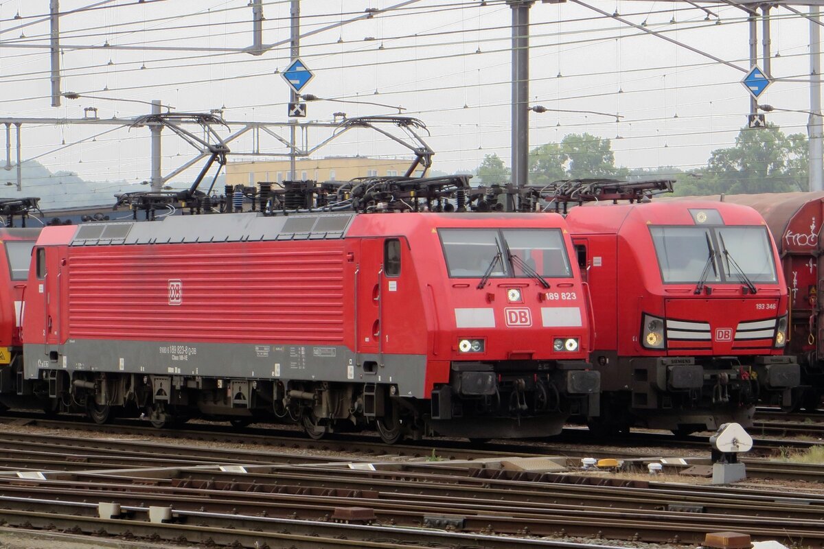 Treffen der Generationen am 27 Augustus 2020 in Venlo: 189 823 steht neben die dan neue 193 346. 