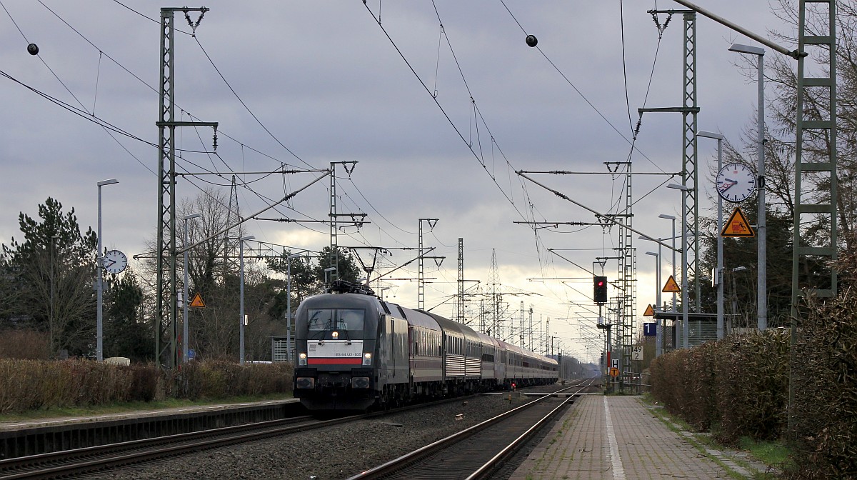 TXL/MRCE ES64U2-035 mit dem 16 Wagen Karnevalszug von Venedig nach Stockholm hier aufgenommen am heutigen morgen in Jübek. 01.03.2020 I