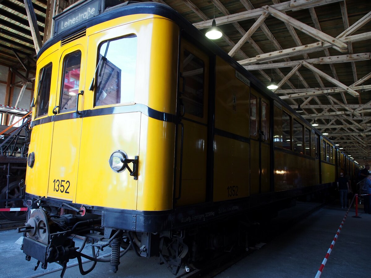U-Bahn Tp C Nr.1352 von O&K Baujahr 1929 in der Monummentenhalle des Technik Museum Berlin am 09.09.2018.