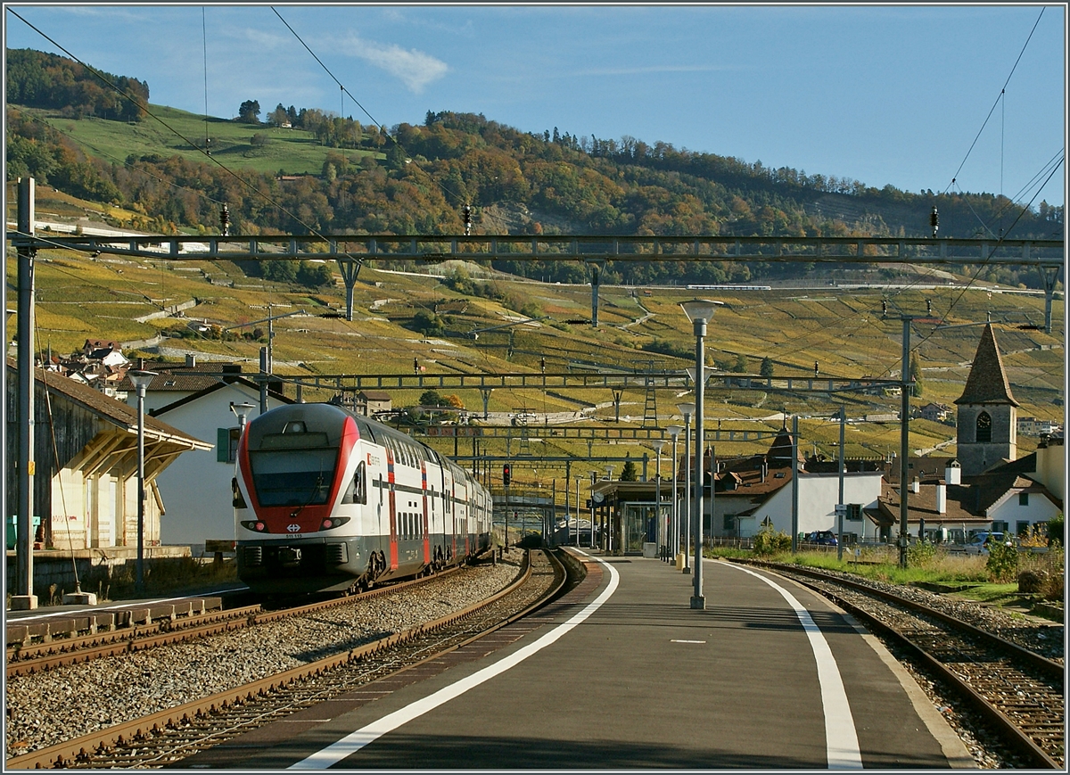 Unbeabsichtig und erst auf den zweiten Blick ein Zugsuchbild: RABe 511 115 als RE nach Vevey und ein Flirt auf der Fahrt nach Lausanne. 
28. Okt. 2013