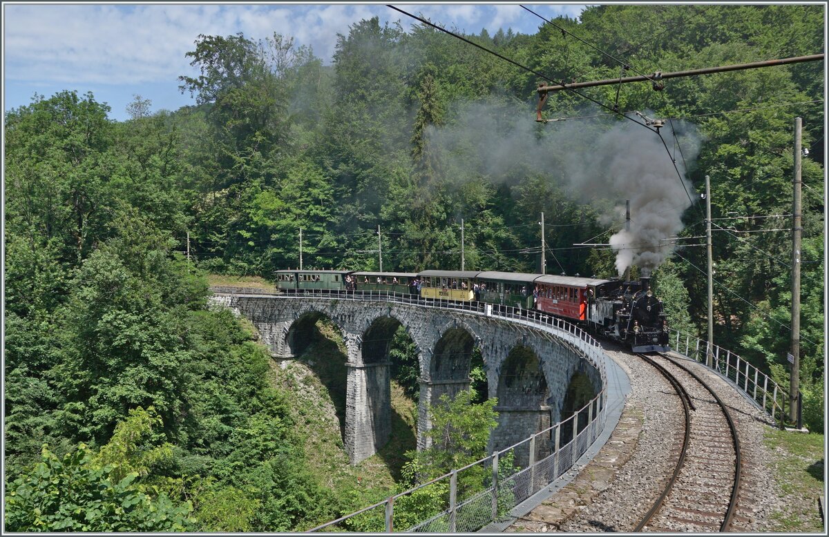 Und zum Schluss die frisch revidierte BFD HG 3/4 N° 3 mit dem langen Reisezug. In der Folge war es mir von meinem Standort aus nicht möglich, den zusammengestellten Zug mit den drei Dampfloks bildlich festzuhalten, bzw. aus Sicherheitsgründen den Standort zu wechseln.

4. Juni 2022
