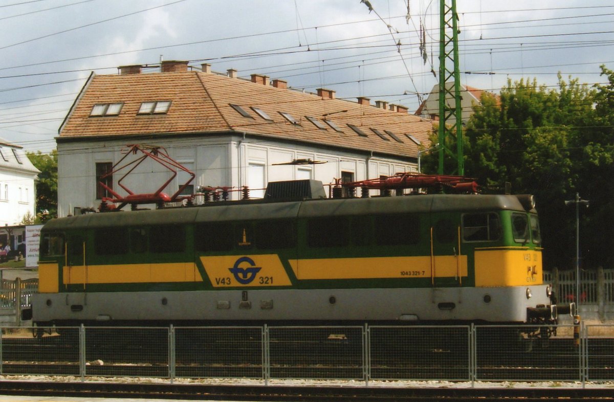 V43-321 der GySEV steht am 28 mai 2008 in Györ.