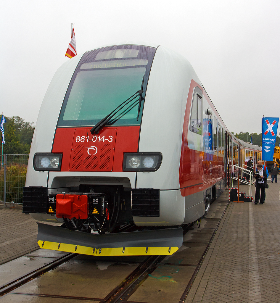 
Von dem slowakischem Hersteller ZOŠ Vrútky wurde der Niederflur-Dieseltriebzug ZSSK 861 014-3 „REGIOMOVER“ (95 56 7 861 014-3 SK- ZSSK) für die ZSSK  (Železničná spoločnosť Slovensko, a.s. / deutsch Eisenbahngesellschaft Slowakei AG) wurde auf der Innotrans Berlin 2014 (hier 26.09.2014) präsentiert.