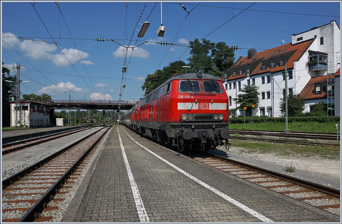 Von M�nchen kommend, erreicht diese beiden DB 218 mit der Spitzenlok 218 416-6 Lindau, wo eine SBB Re 421 den Eurocity zur Weiterfahrt nach M�nchen �bernimmt.
9. Sept. 2016