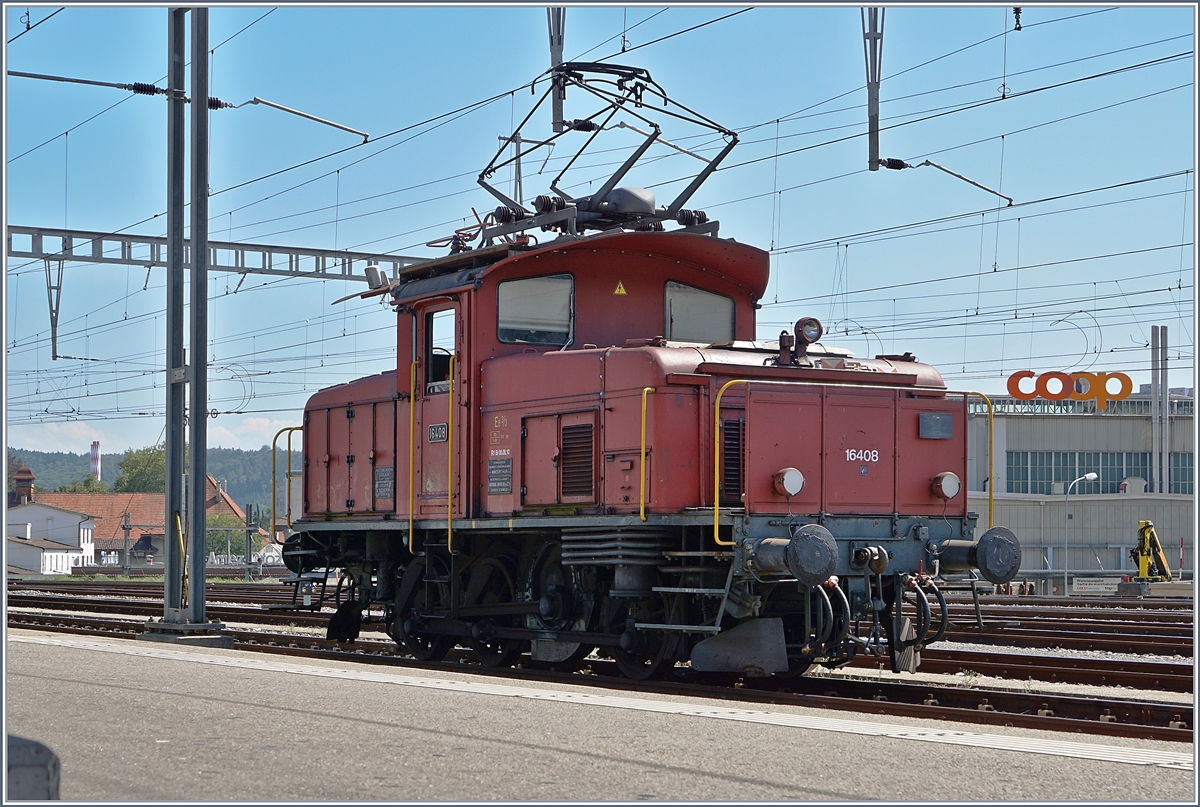 Vorbild und Modell der Ee 3/3: Das Vorbild, 1946 von SLM und BBC gebaute Ee 3/3 16408 steht in Biel/Bienne und wartet auf einen neuen Einsatz.
18. August 2018
