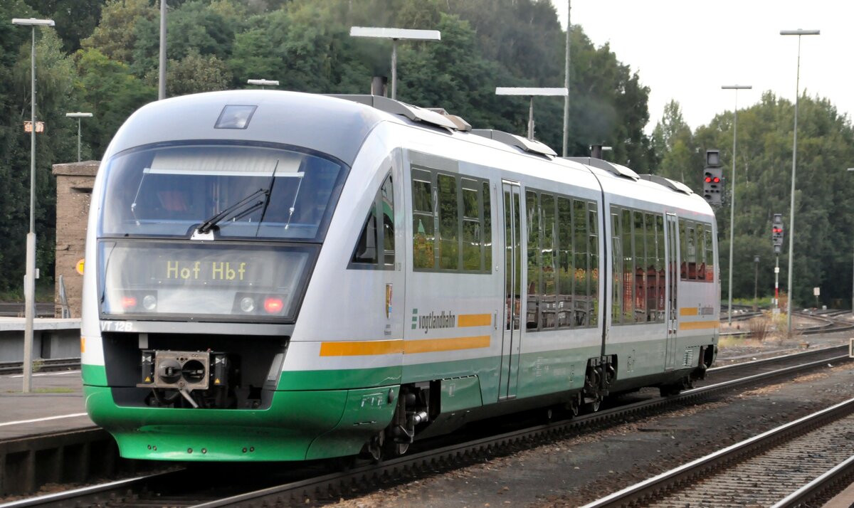 VT 12 (BR 642) der Vogtlandbahn mit Namen:  Landkreis Tirschenreuth  in Marktredwitz am 07.09.2011.