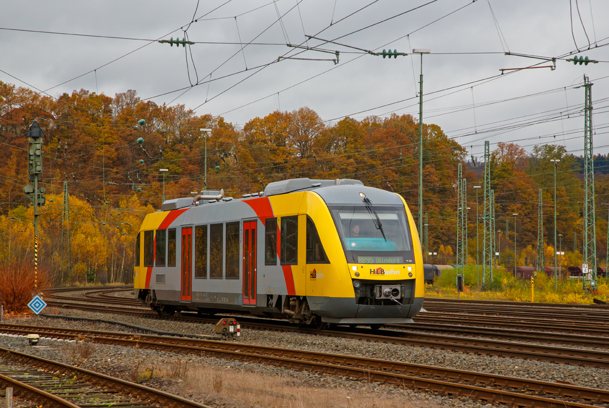 
VT 207 ABp (95 80 0640 107-8 D-HEB) ein Alstom Coradia LINT 27 der HLB (Hessische Landesbahn), ex VT 207 der vectus, erreicht nun bald (am 07.11.2015), als RB 95  Sieg-Dill-Bahn  (Au/Sieg - Siegen - Dillenburg), den Bahnhof Betzdorf/Sieg. 

Der Treibwagen wurde 2004 von Alstom (LHB) in Salzgitter unter der Fabriknummer 1187-007 gebaut.
