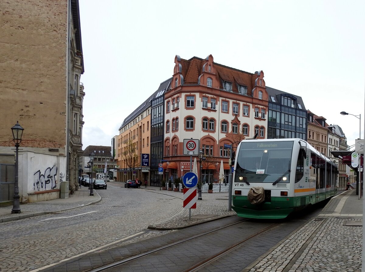 VT 46 Regio Sprinter der Vogtlandbahn in der Haltestelle  Zentrum  in Zwickau am 17.04.2017.