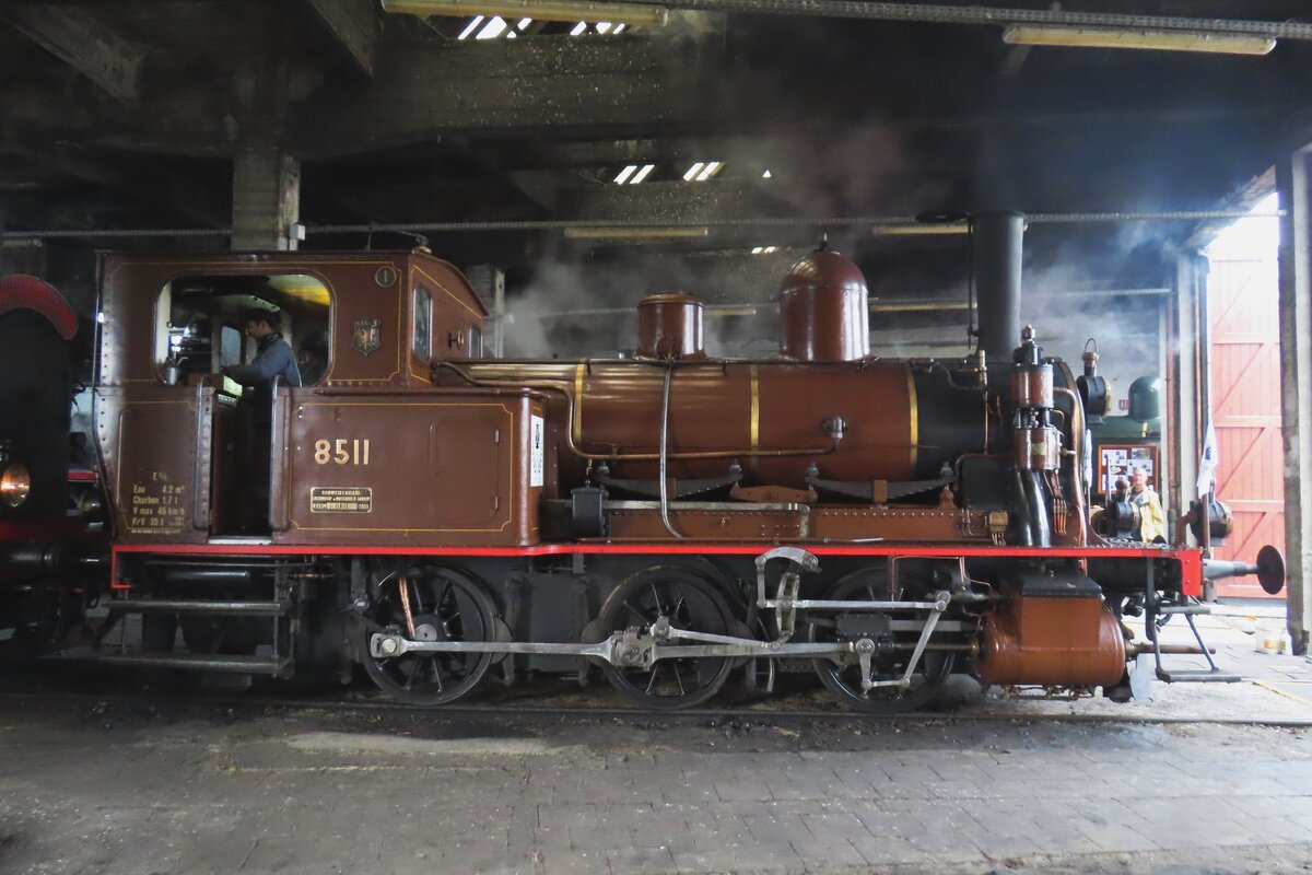 Während das 50.Jahresjubiläum war bei der CFV3V u.A. 'Tigerli' 8511 der SSV zu Gast. Hier steht sie am Abend von 22 September 2023 in der Lokschupen in Mariembourg.