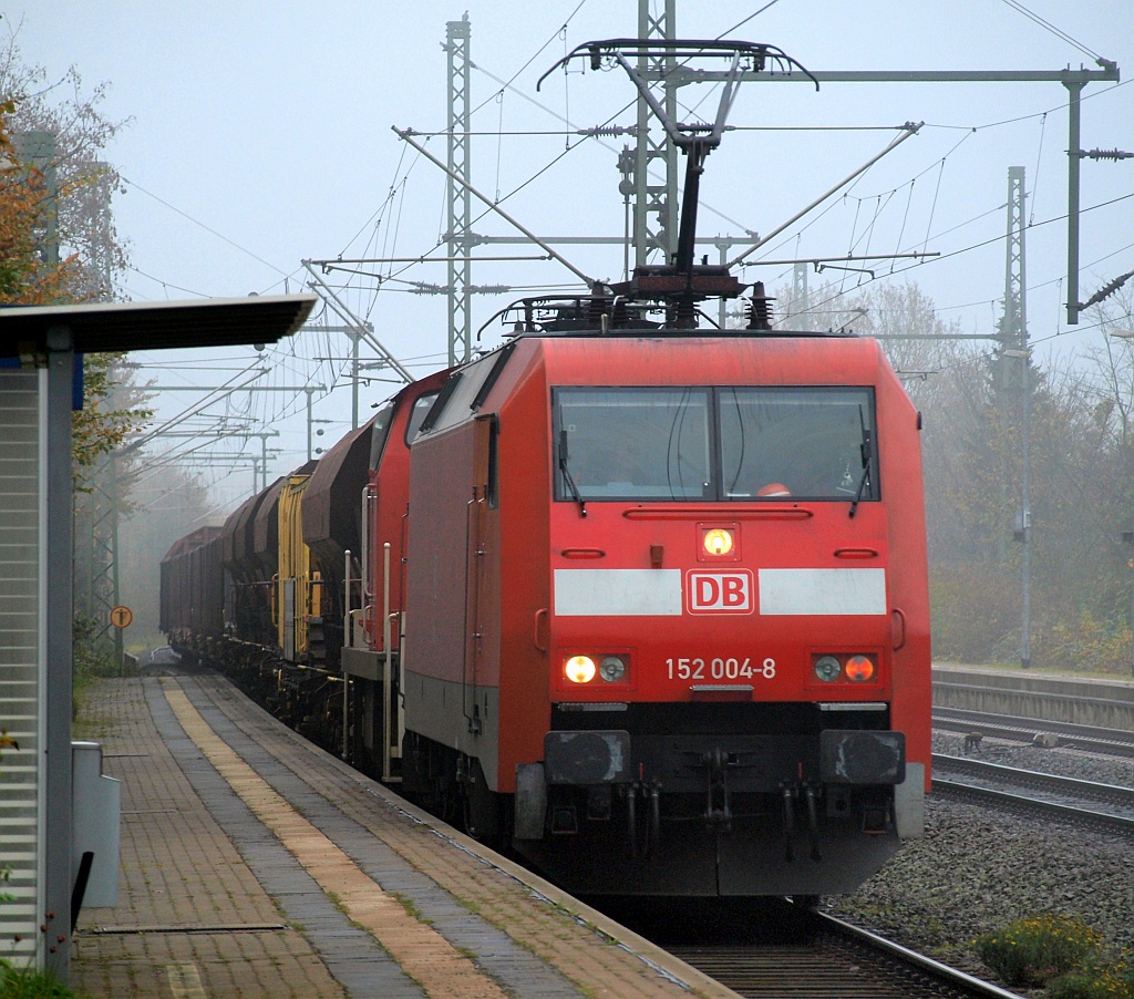 Wegen  Übergewicht (eingereihter Bauzug) wurde am 29.10.2011 die sonst als EK 53367 fahrende Übergabe nach Flensburg-Weiche durch die Zuglok 152 004-8 verstärkt damit man gut über die Rendsburger Hochbrücke die V90 die mitgeführt wird war die 295 099-6. Schleswig 2011