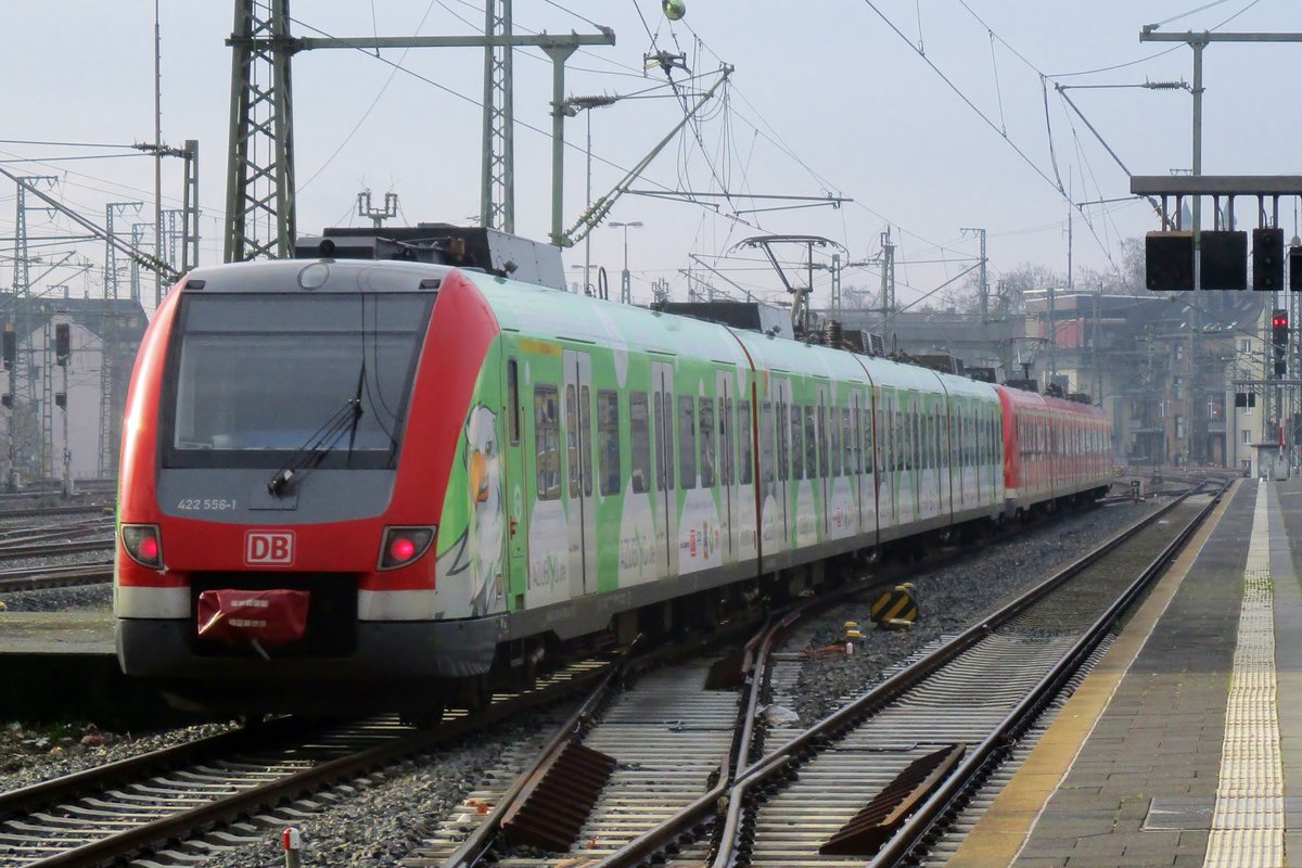 Werbetriebzug 422 556 verl�sst am 30 J�nner 2018 D�sseldorf Hbf.