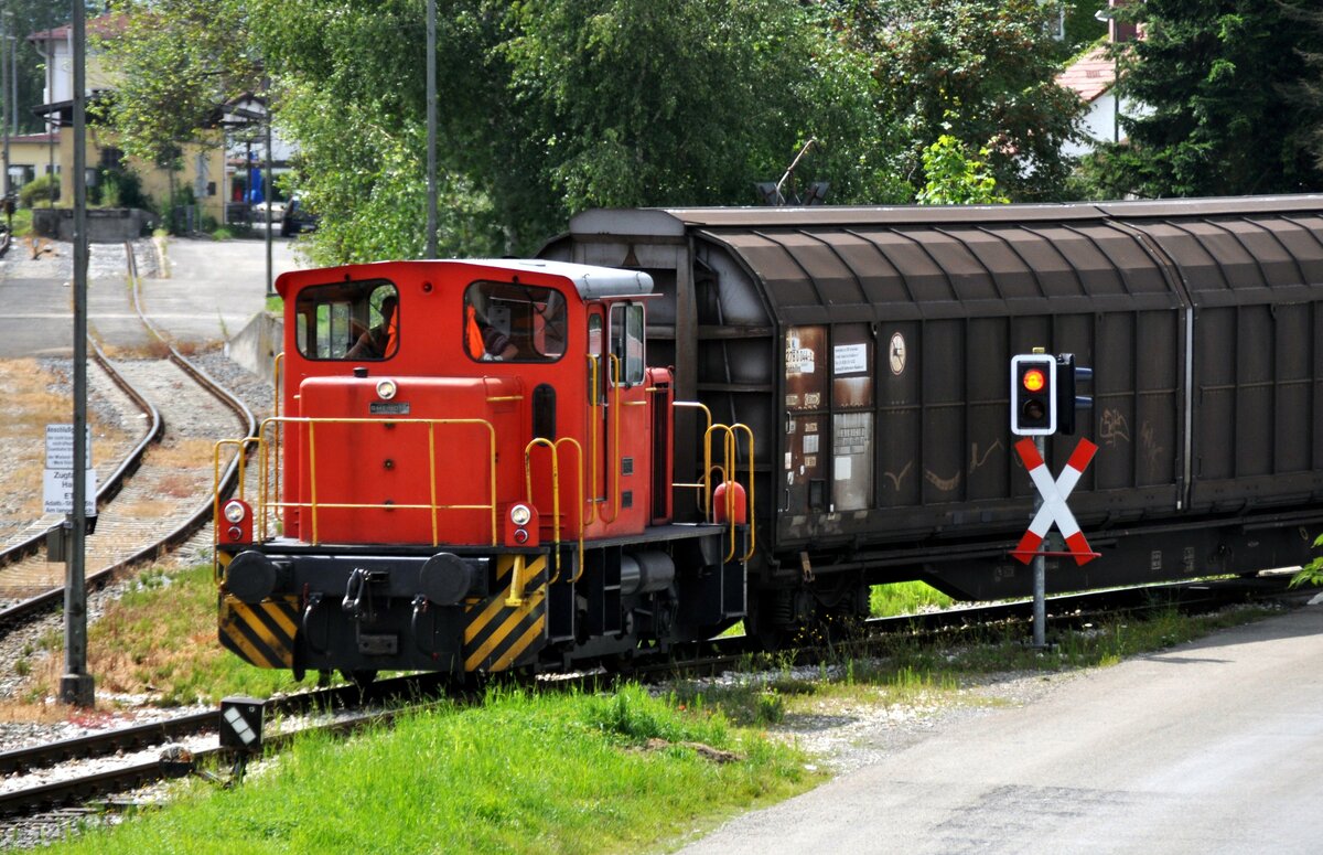 Wieland Werkslok W 511 mit Wagen aus dem Werk in V�hringen am 09.07.2009.