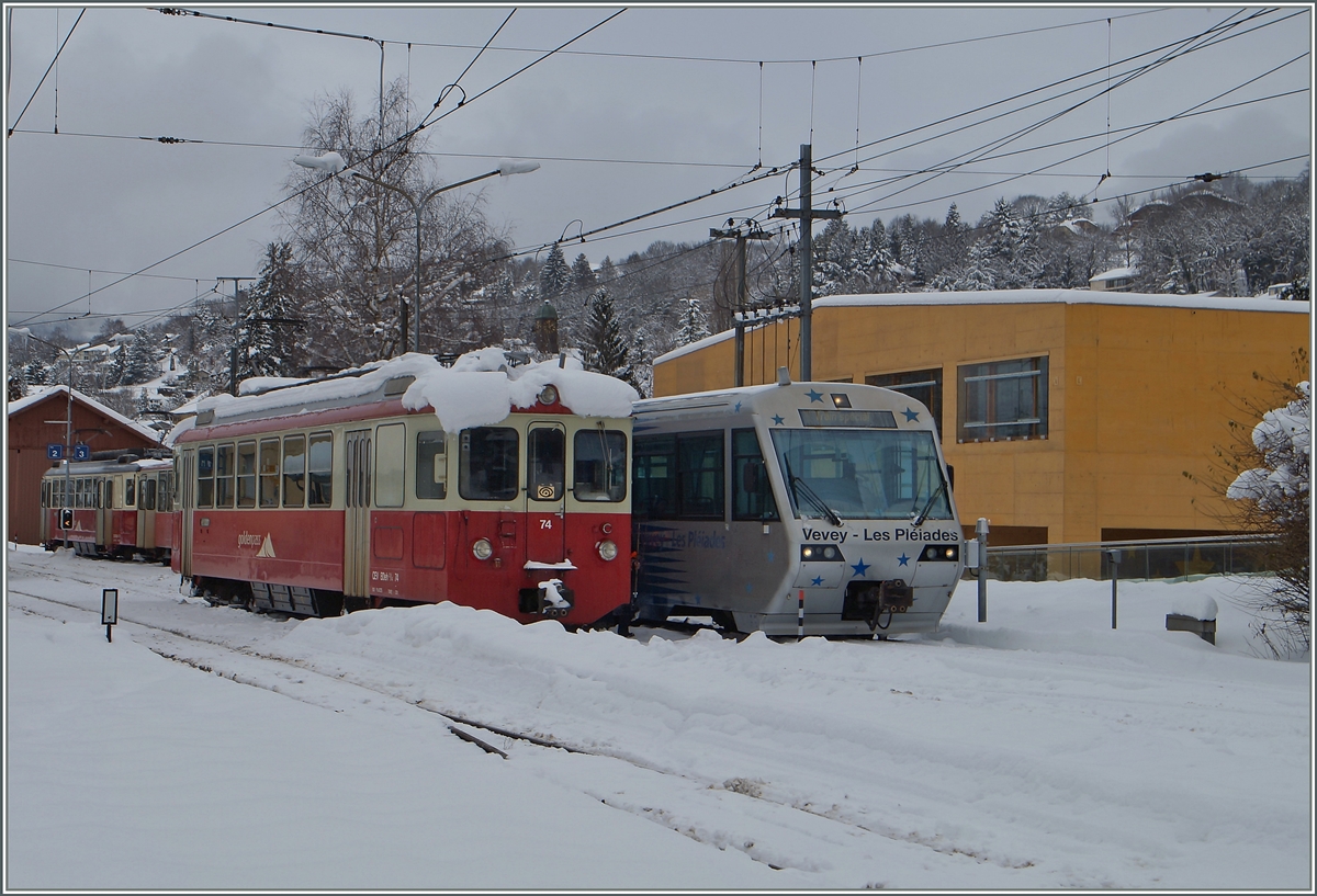 Winter in Blonay: CEV BDeh 2/4 74 und der  Trains des Etoiles . 
2. Februar 2015