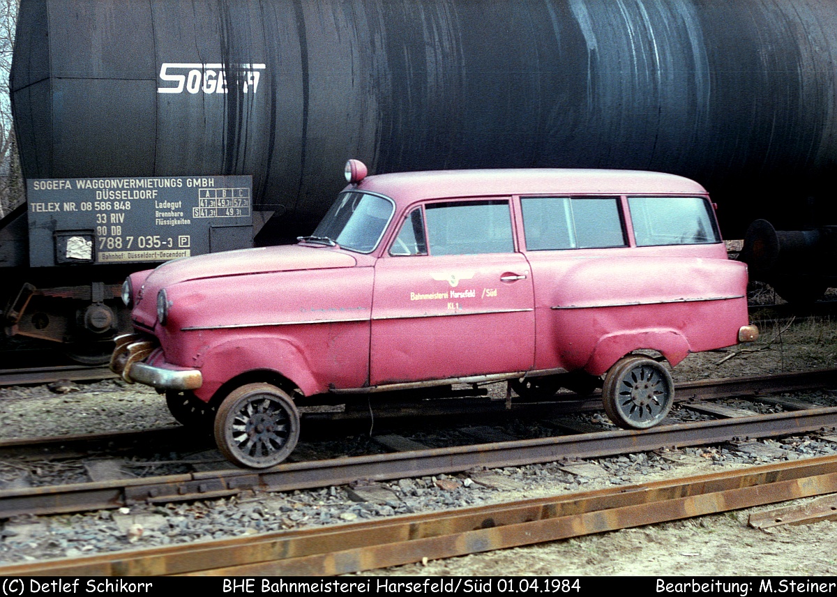 Wohl der einzige Opel mit einer Spurweite von 1435mm...Dienstfahrzeug der Bahnmeisterei Harsefeld/Süd 01.04.1984. (DigiScan 020)
