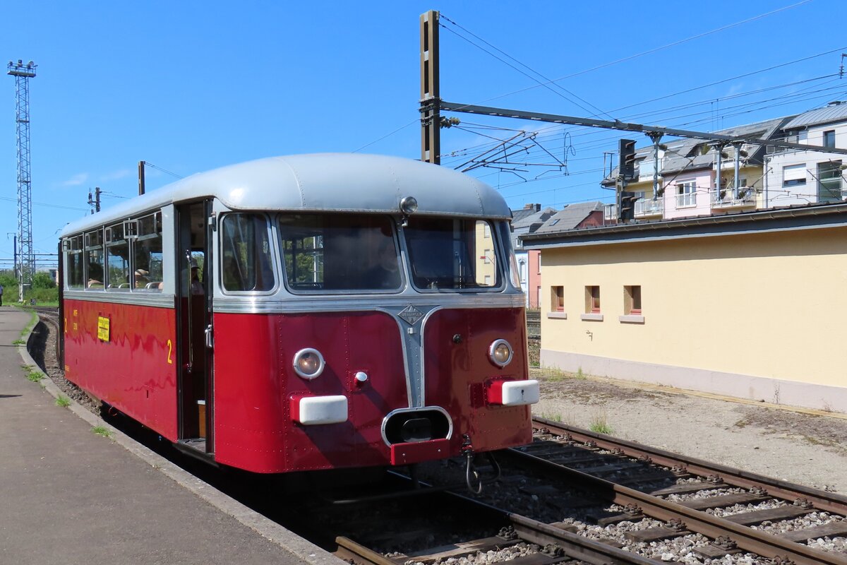 Z-151 der AMTF t�fft am 20 Augustus 2023 an deren eigenen Bahnsteig in Petange ein f�r ein Fahrt ins Museum des Train 1900 in Fonds-de-Gras.