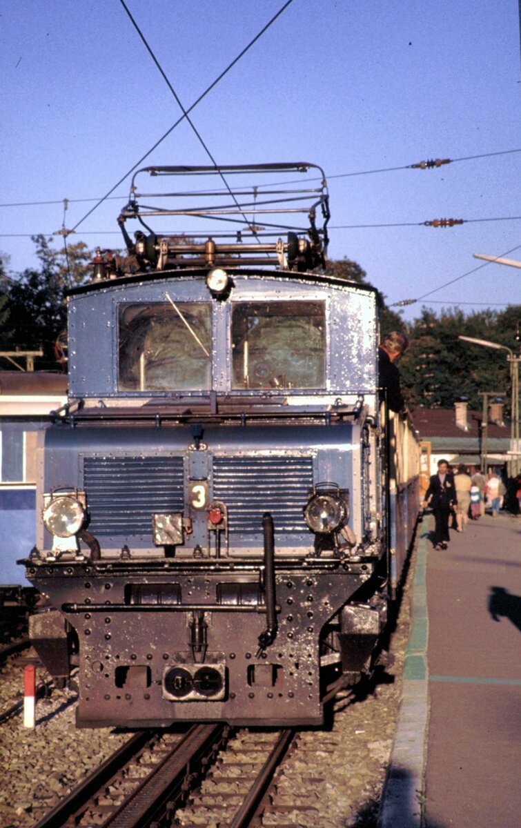 Zugspitzbahn Lok Nr.3 Bo AEG Baujahr 1929, heute Denkmal, Aunahme in Grainau am 24.08.1983.